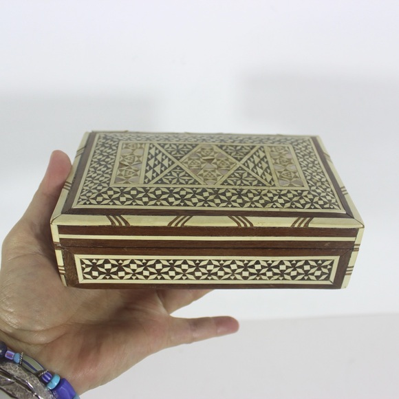 Vintage Mother of Pearl and Bone Inlay Box, Hinged Lid Wood Box, Brown Wood - Picture 10 of 10